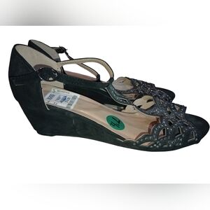 NWT Forever ( 7.5) black jeweled wedge sandals